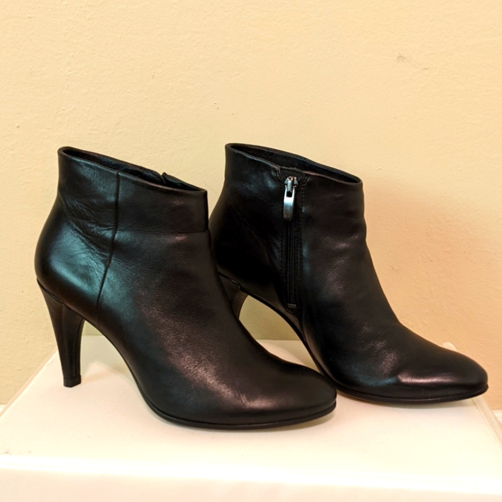 Ecco Leather Booties, size 7